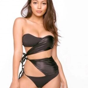 Beach Bunny x Chanel Iman Black Wrap Bikini Swimsuit Top Only XL